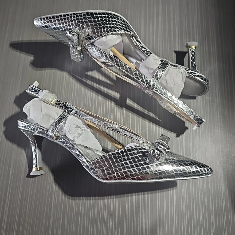 Kenneth Cole New York Umayra Silver Snake Pointed Toe Pumps Women's 7M NEW - Picture 9 of 12